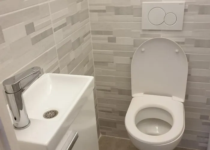 Апартаменты With Garden